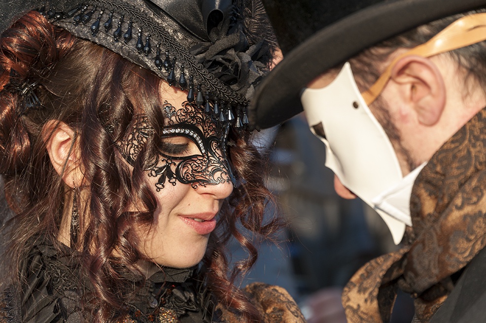 venice carnival couple