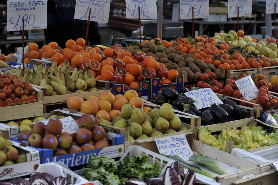 A week around Milan street markets The Crowded