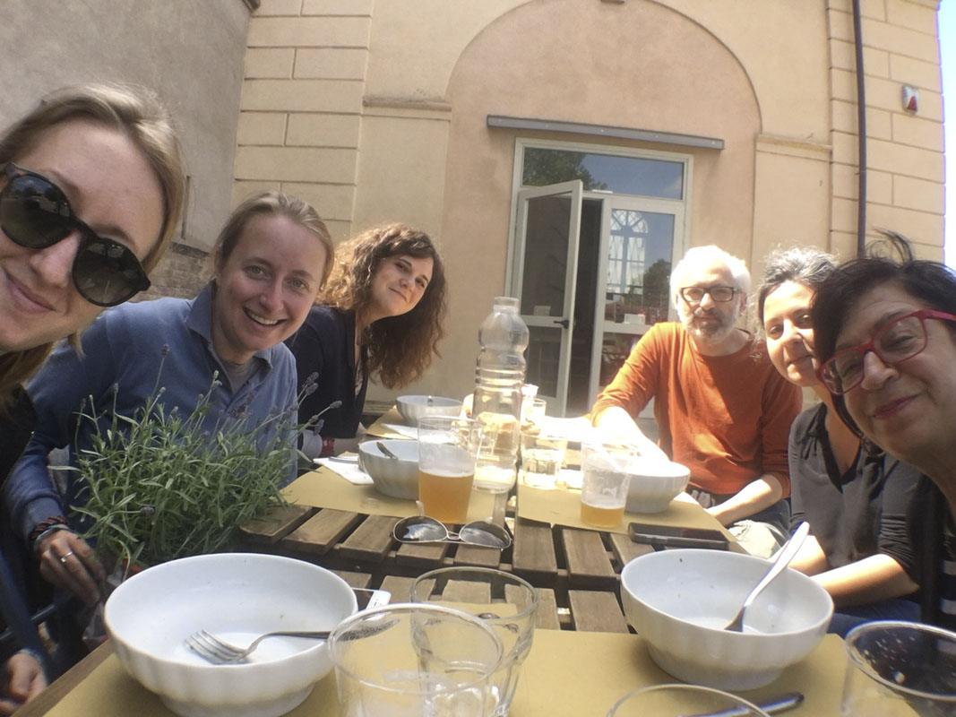 reggio emilia via roma selfie