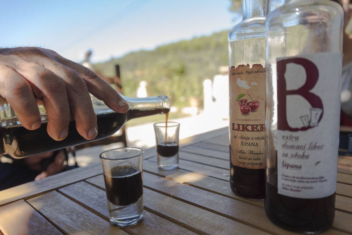 sipan-croatia-olive-oil-liqueur