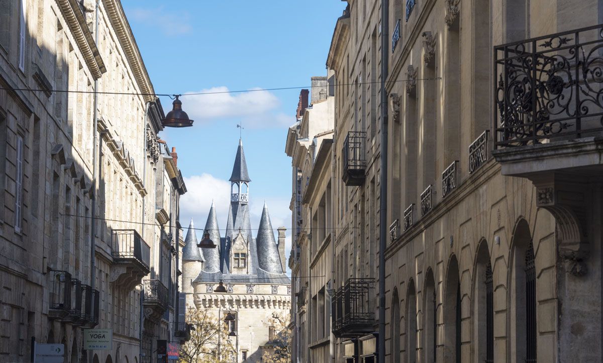 porte cailhau bordeaux tourist attractions