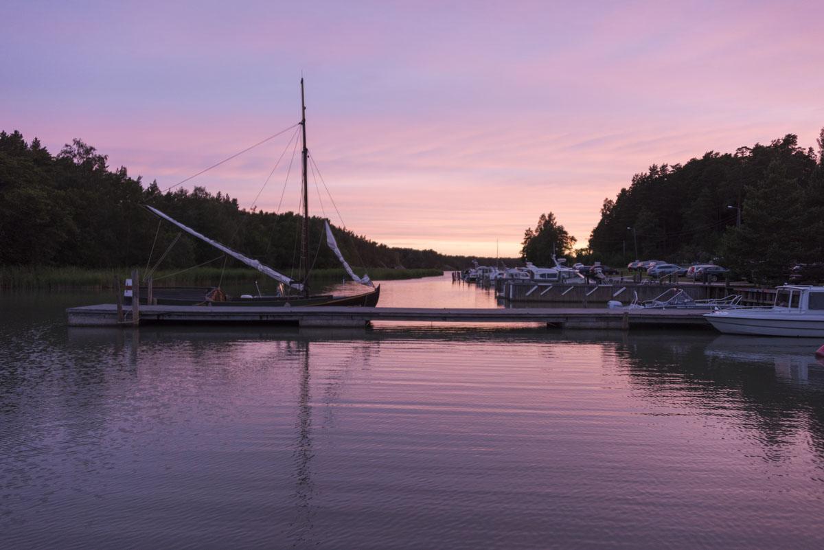 turku kustavi purple sunset
