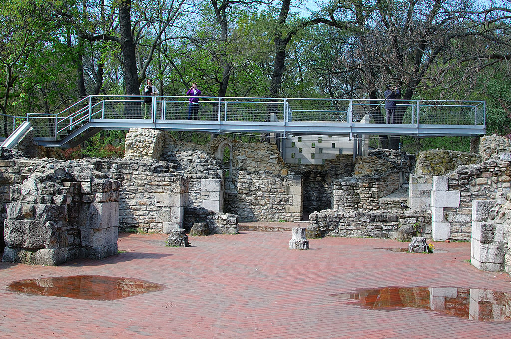 7 Things to do on Margaret Island The Crowded