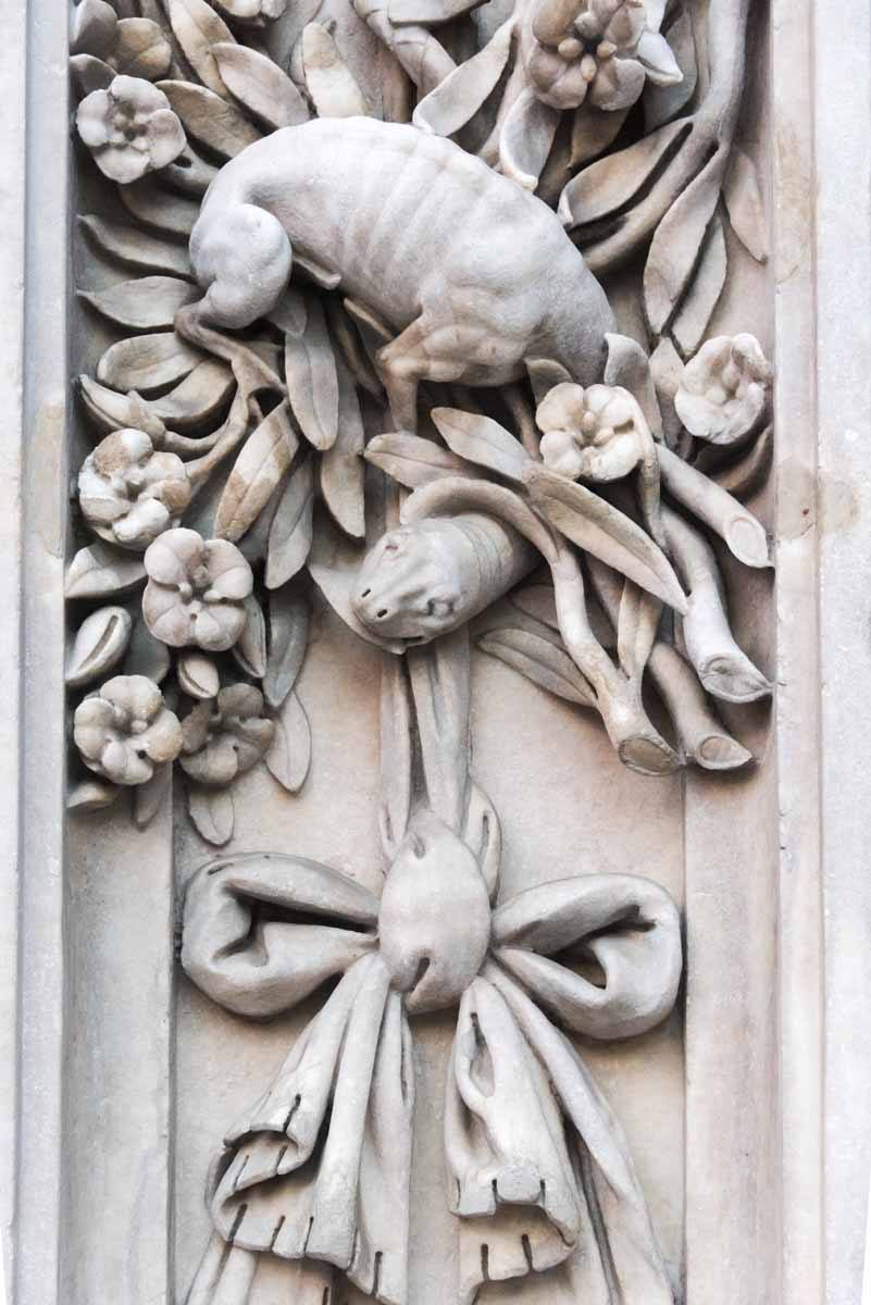 dinosaur milan duomo