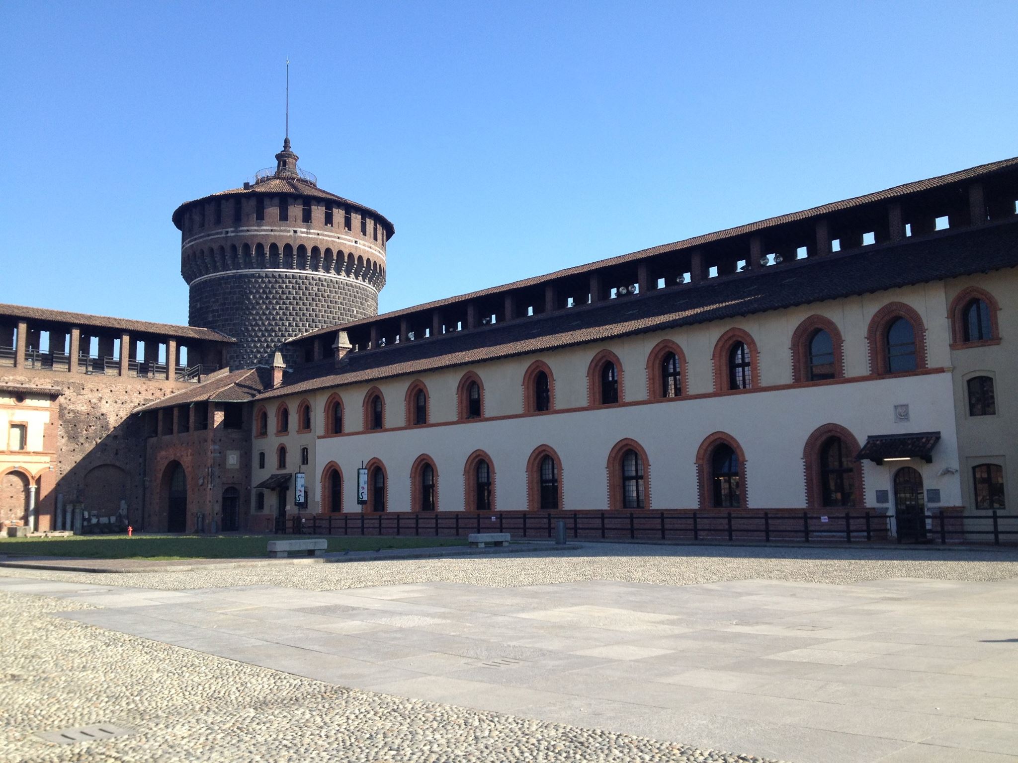 castello sforzesco courtyard milano