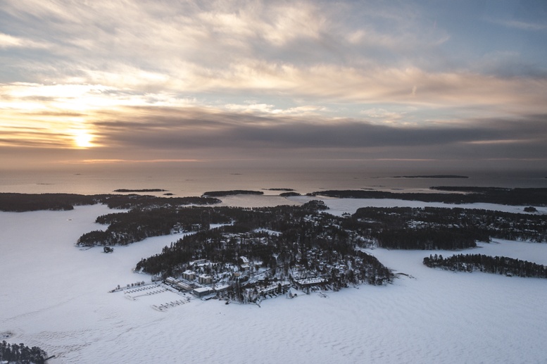 helsinki islands frozen sea helicopter