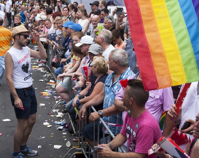 cologne gay pride crowds
