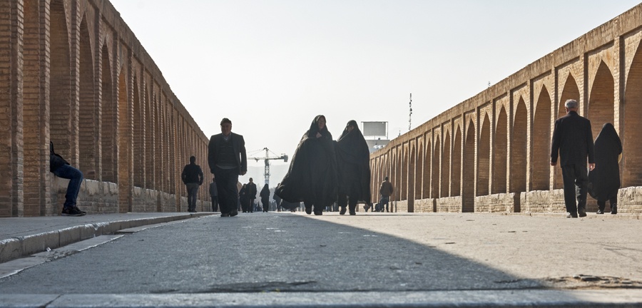 siosepol bridge women chador isfahan