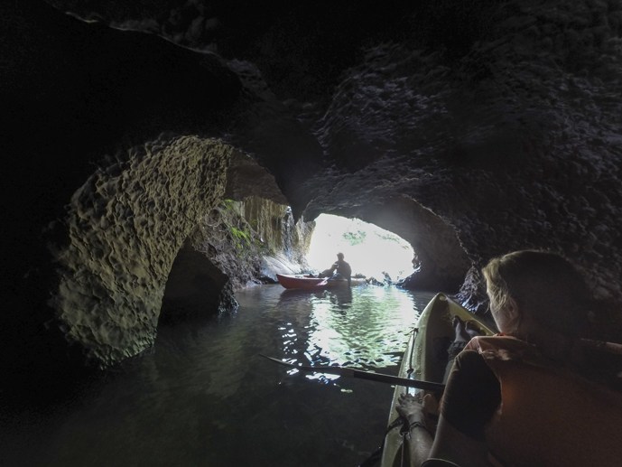 river semadang kayak borneo cave