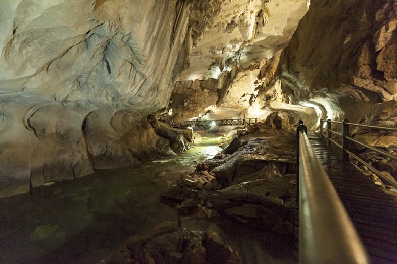 clearwater cave mulu river