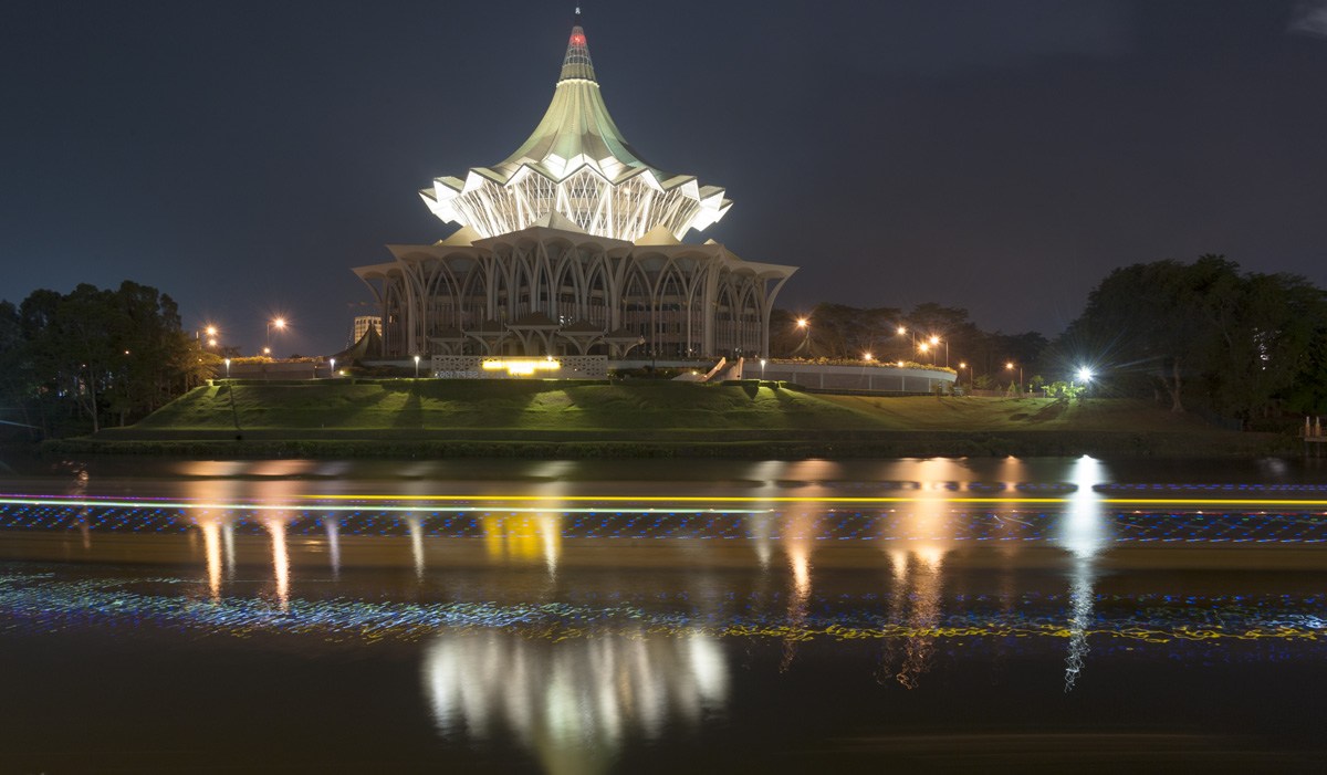 kuching pavillion lit up night