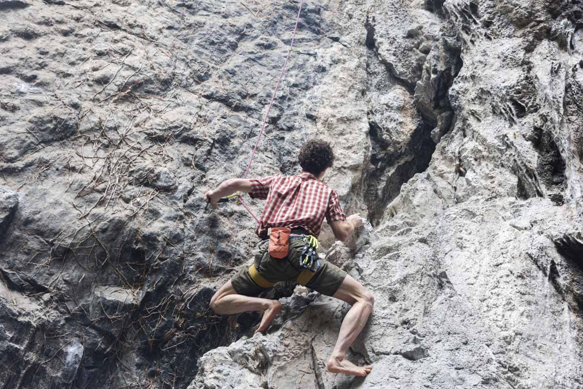 Rock climbing barefoot 2025