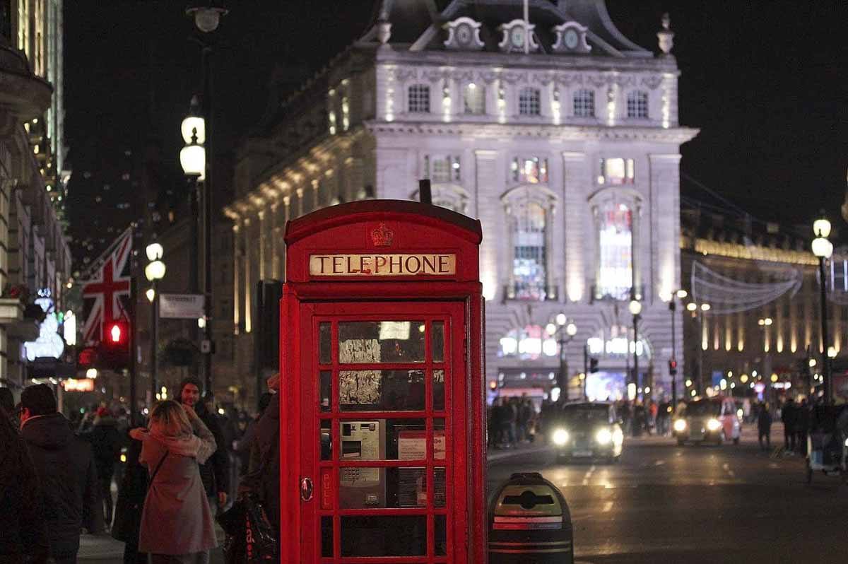 piccadilly london winter