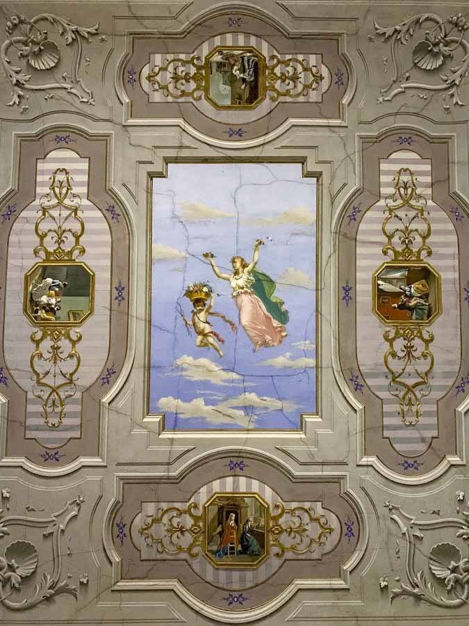 ceiling hotel regina arborea oristano