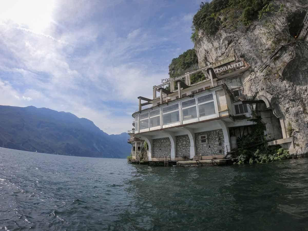 abandoned-hotel-lake-garda